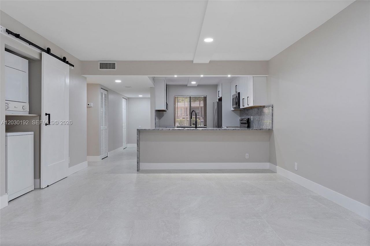 193 Lakeview Dr , Unit 103, Weston, FL 33326 Photo