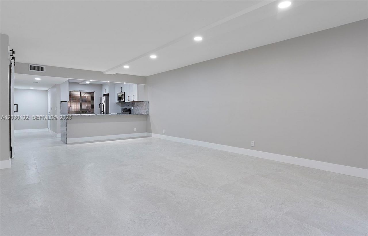 193 Lakeview Dr , Unit 103, Weston, FL 33326 Photo
