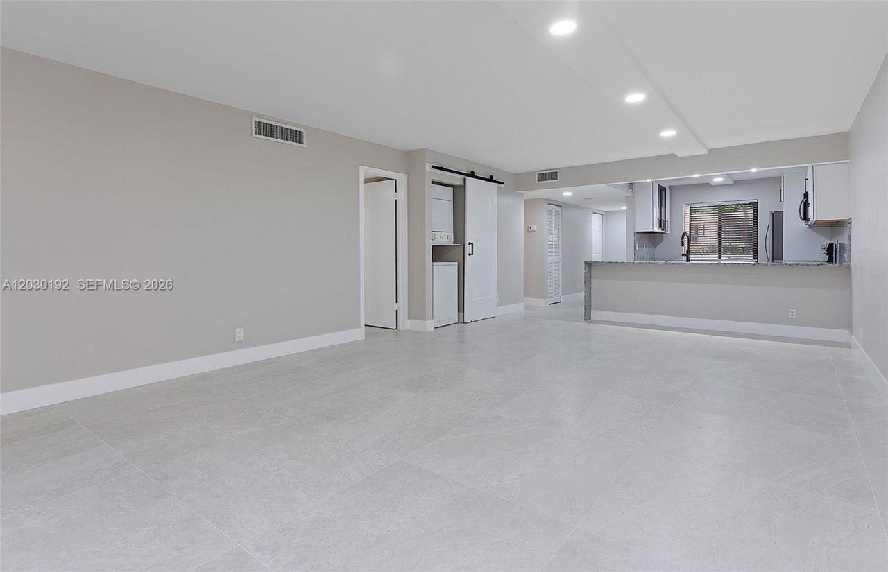 193 Lakeview Dr , Unit 103, Weston, FL 33326 Photo