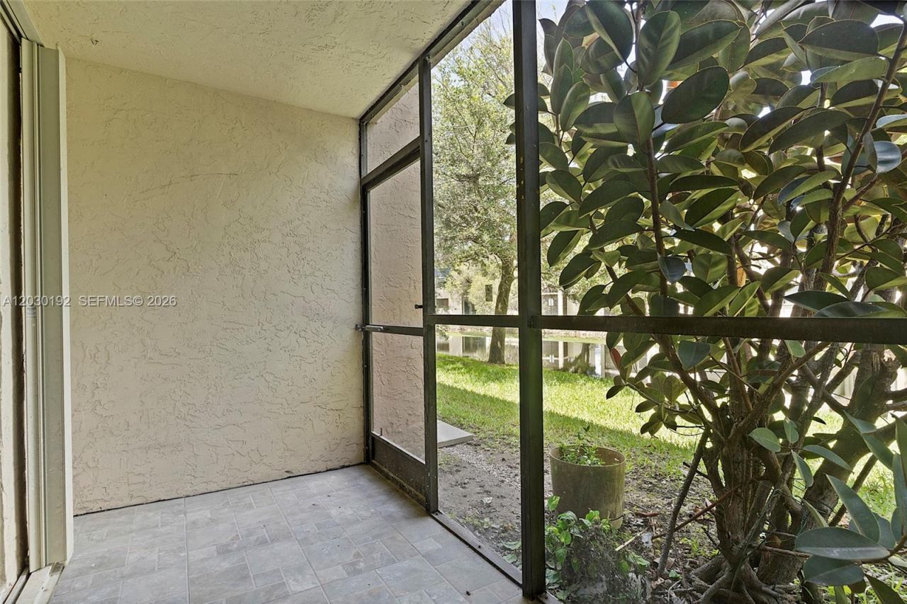 193 Lakeview Dr , Unit 103, Weston, FL 33326 Photo
