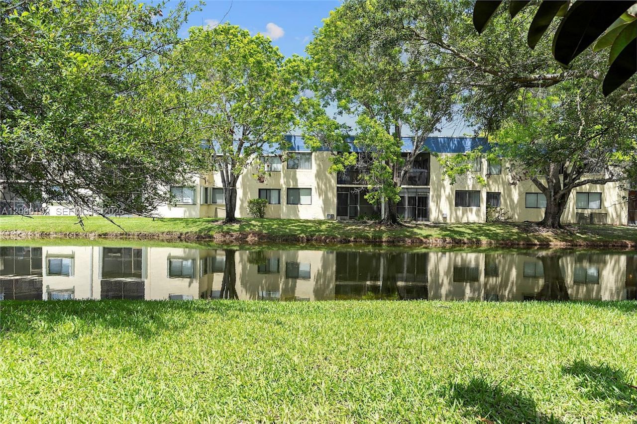 193 Lakeview Dr , Unit 103, Weston, FL 33326 Photo