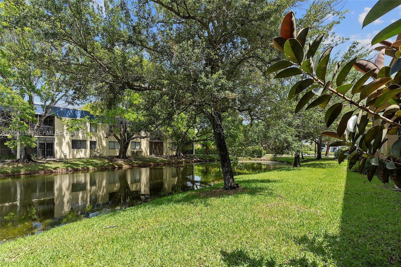 193 Lakeview Dr , Unit 103, Weston, FL 33326 Photo