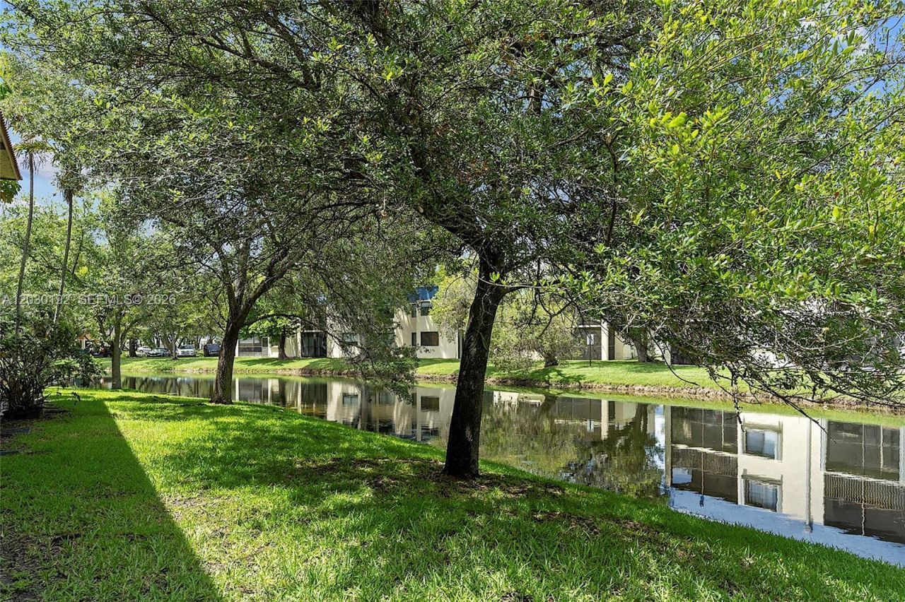 193 Lakeview Dr , Unit 103, Weston, FL 33326 Photo