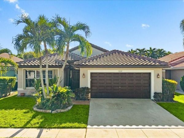 2010 NW 182nd Ter, Pembroke Pines, FL 33029