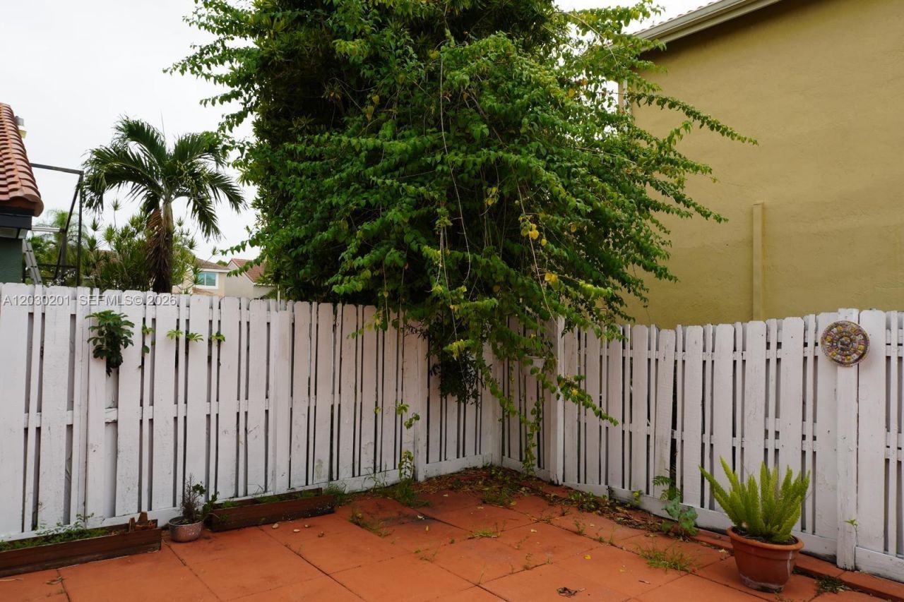 2010 NW 182nd Ter, Pembroke Pines, FL 33029 Photo