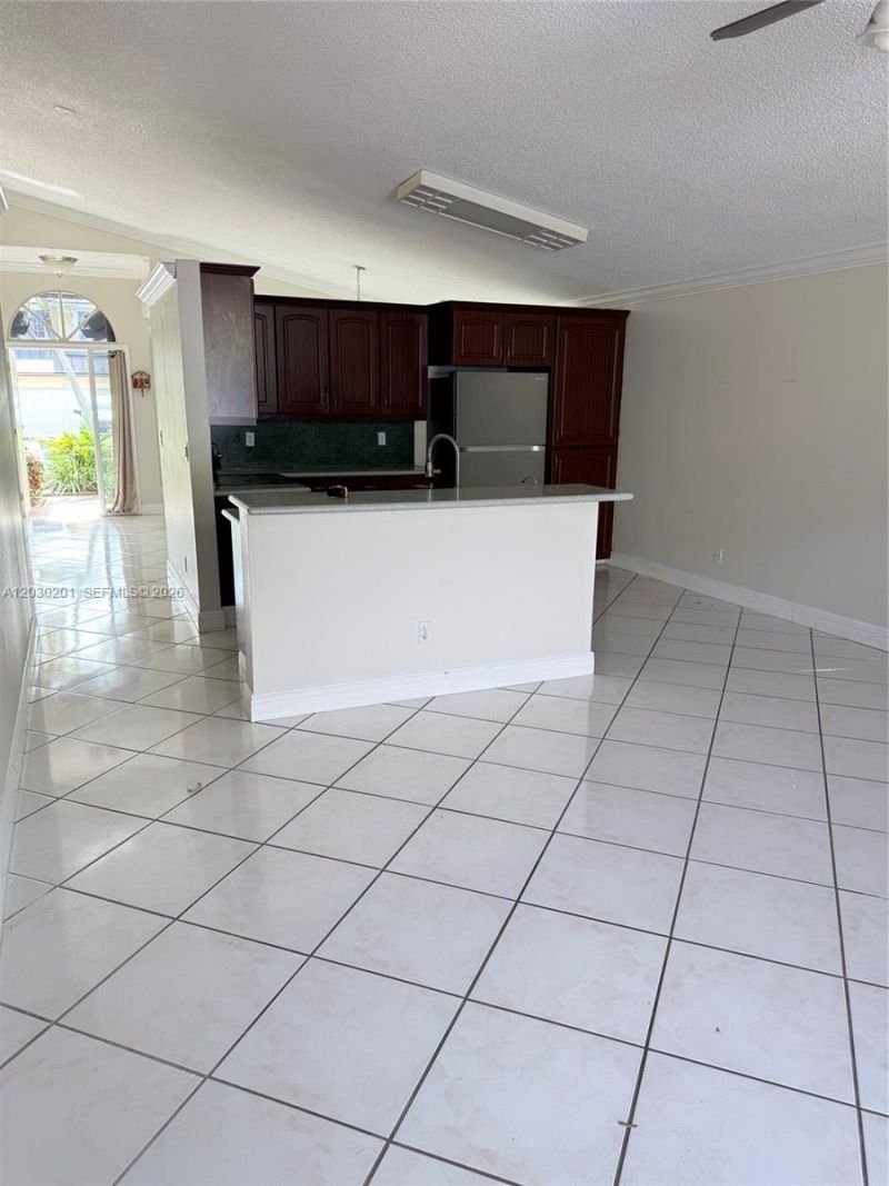 2010 NW 182nd Ter , Pembroke Pines, FL 33029 Photo