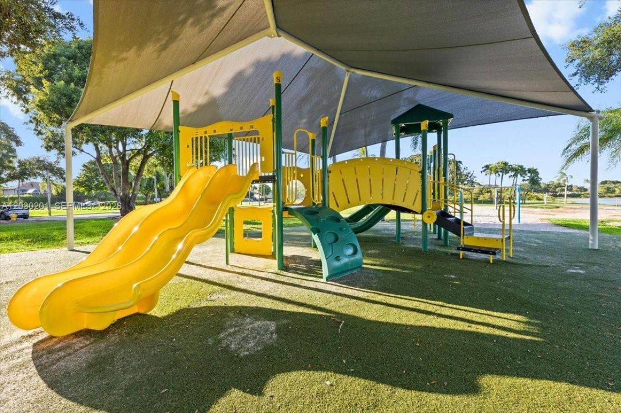 2010 NW 182nd Ter, Pembroke Pines, FL 33029 Photo