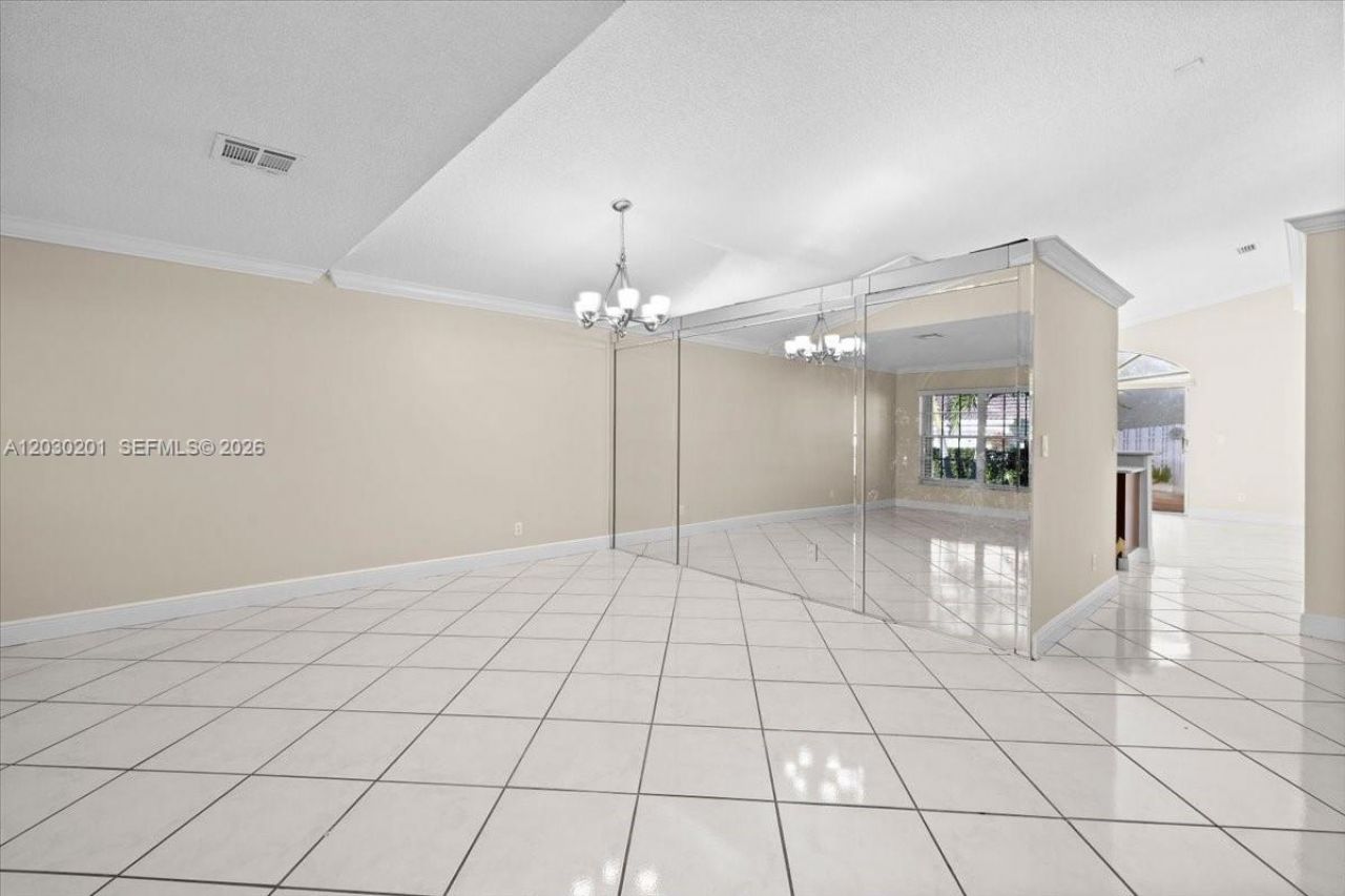 2010 NW 182nd Ter, Pembroke Pines, FL 33029 Photo