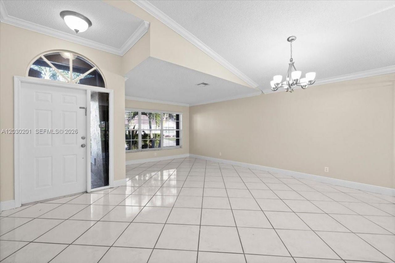 2010 NW 182nd Ter, Pembroke Pines, FL 33029 Photo