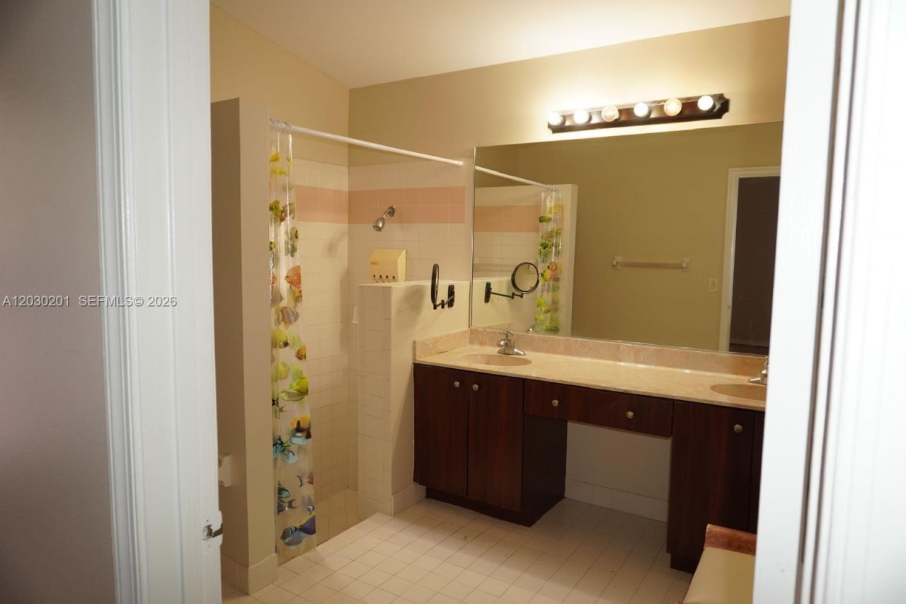 2010 NW 182nd Ter, Pembroke Pines, FL 33029 Photo
