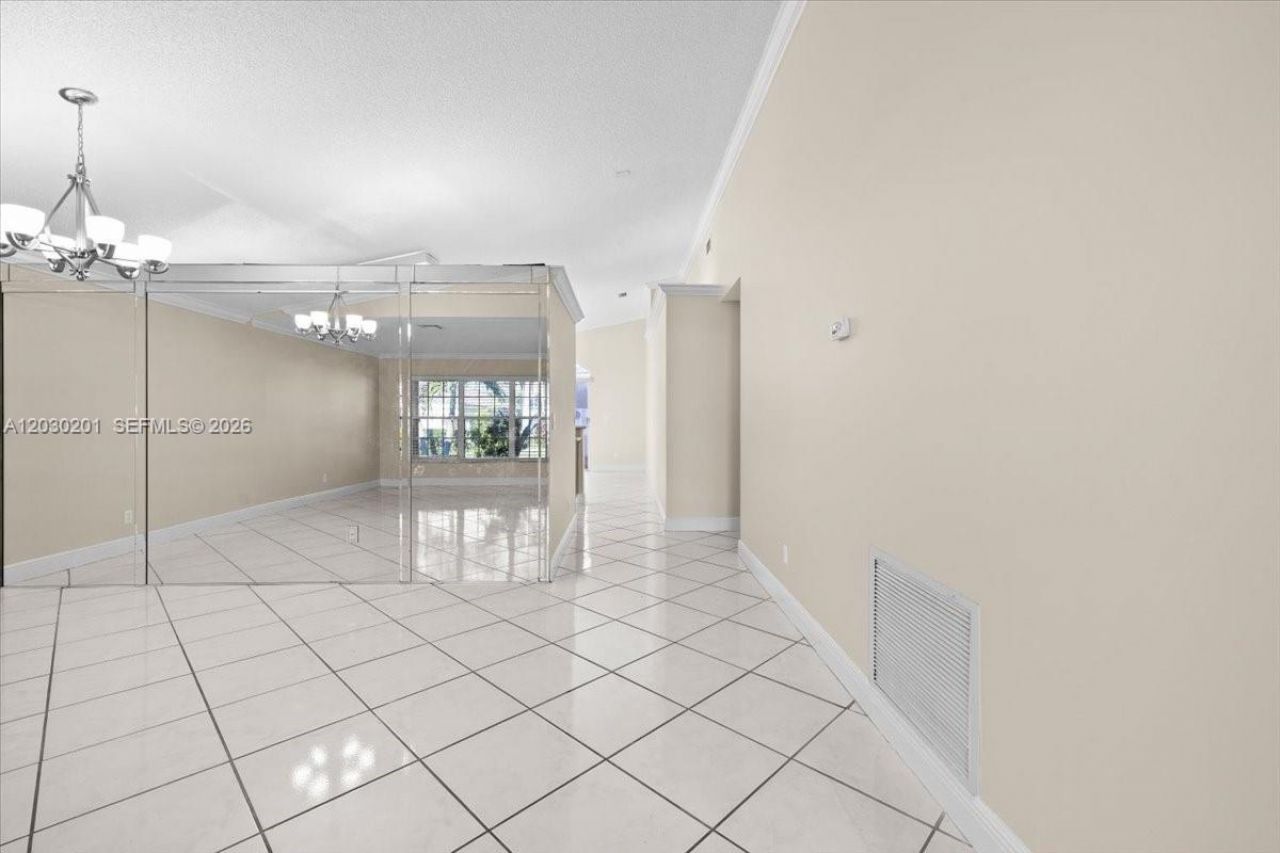 2010 NW 182nd Ter, Pembroke Pines, FL 33029 Photo