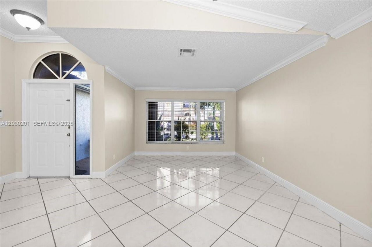 2010 NW 182nd Ter, Pembroke Pines, FL 33029 Photo