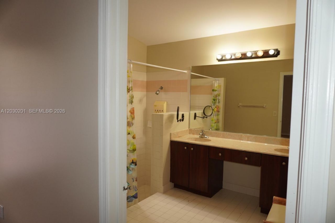 2010 NW 182nd Ter, Pembroke Pines, FL 33029 Photo