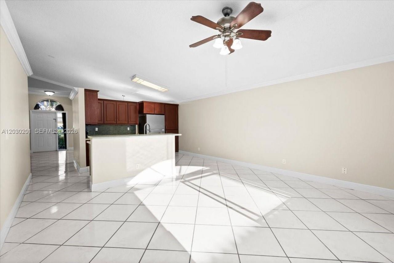 2010 NW 182nd Ter, Pembroke Pines, FL 33029 Photo