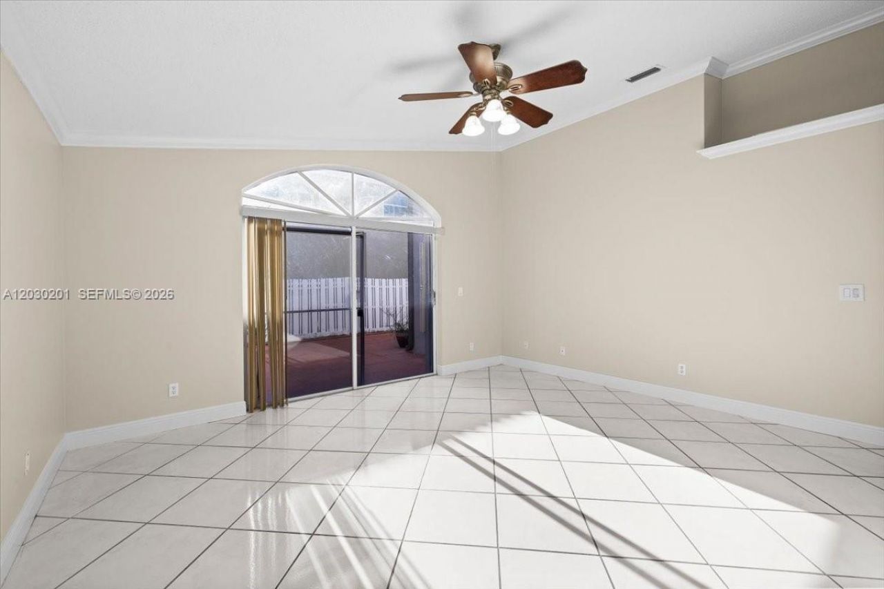 2010 NW 182nd Ter, Pembroke Pines, FL 33029 Photo