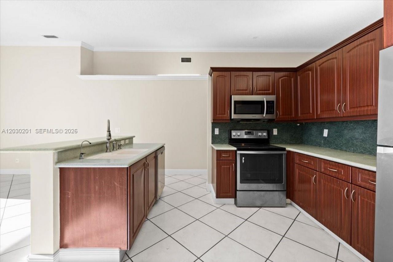 2010 NW 182nd Ter, Pembroke Pines, FL 33029 Photo