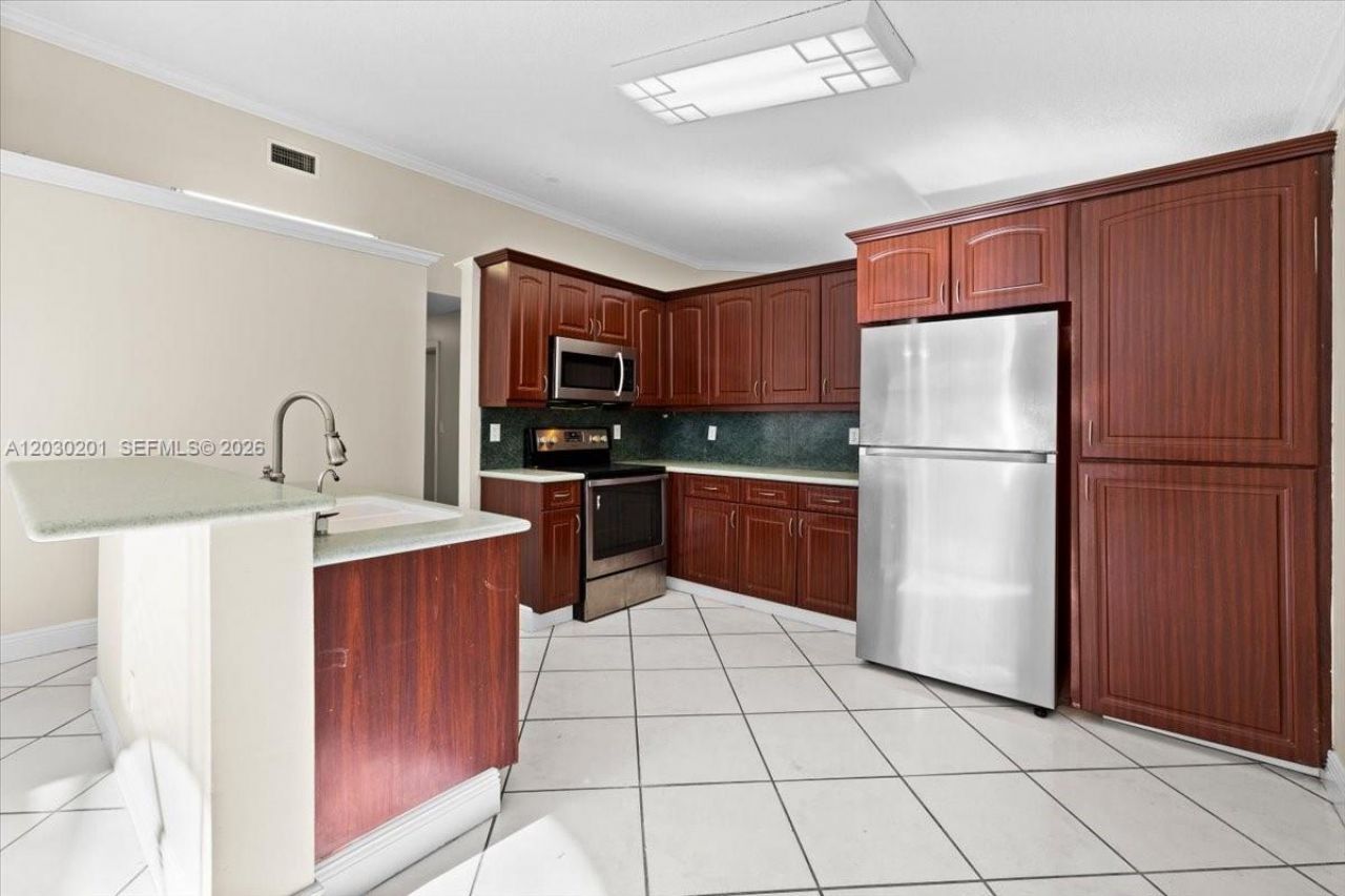 2010 NW 182nd Ter, Pembroke Pines, FL 33029 Photo