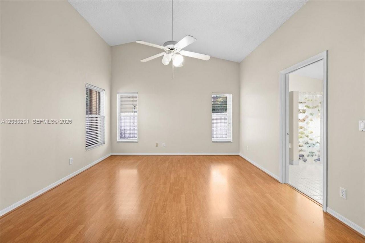 2010 NW 182nd Ter, Pembroke Pines, FL 33029 Photo