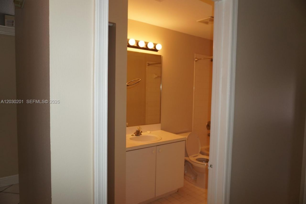 2010 NW 182nd Ter, Pembroke Pines, FL 33029 Photo