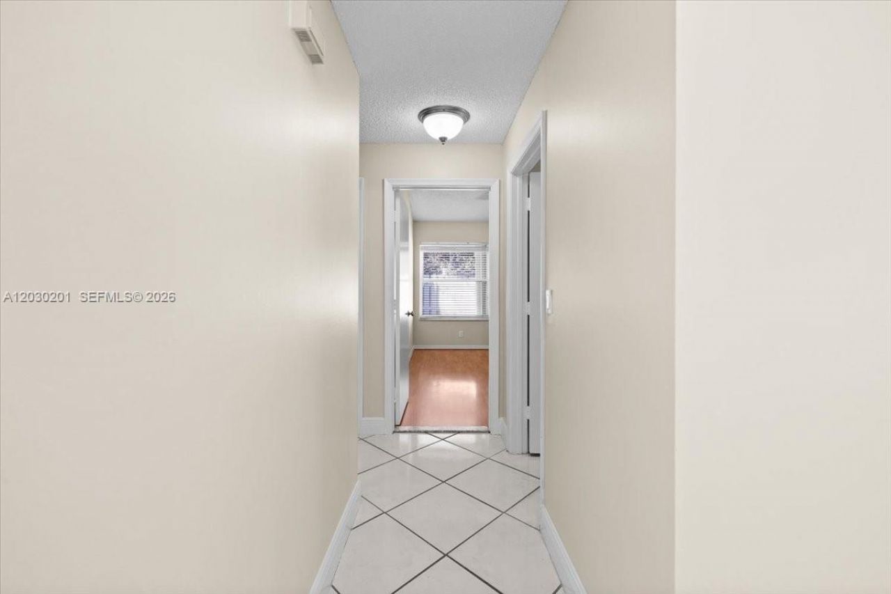 2010 NW 182nd Ter, Pembroke Pines, FL 33029 Photo