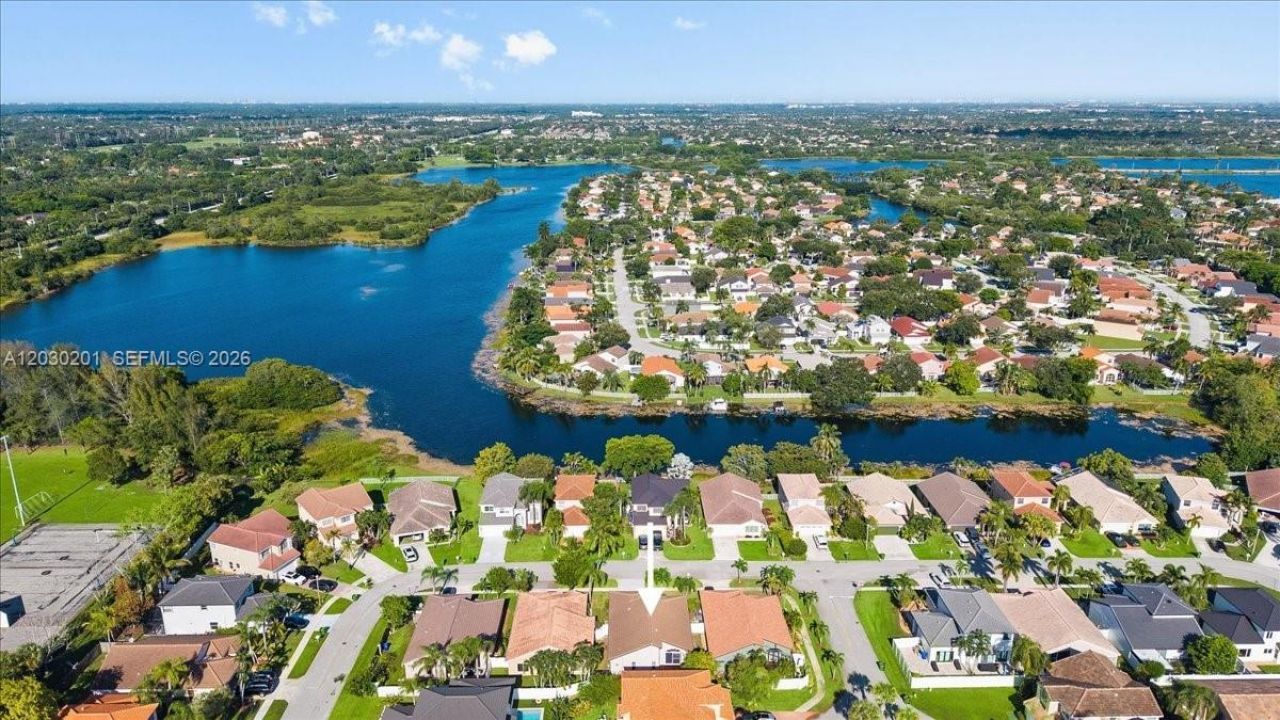 2010 NW 182nd Ter, Pembroke Pines, FL 33029 Photo
