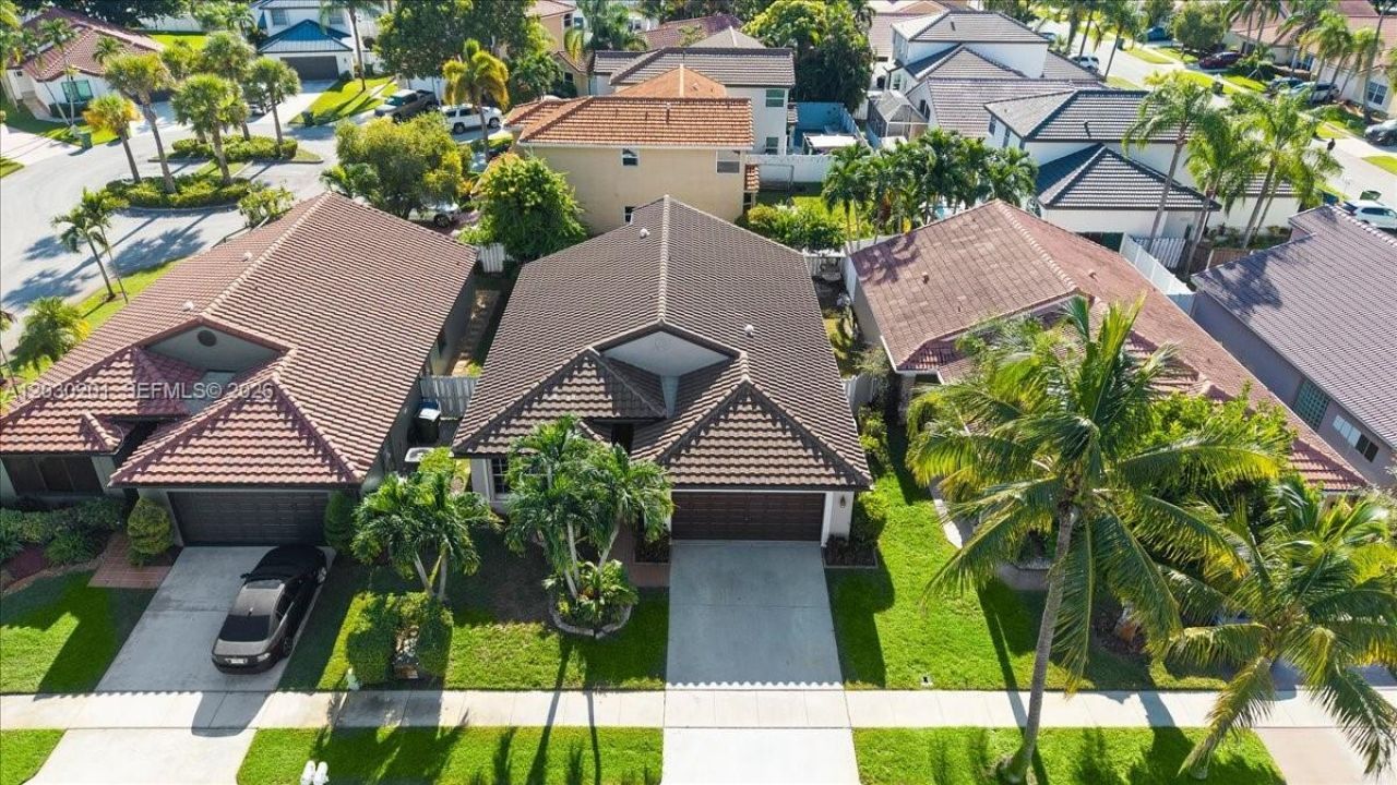 2010 NW 182nd Ter, Pembroke Pines, FL 33029 Photo