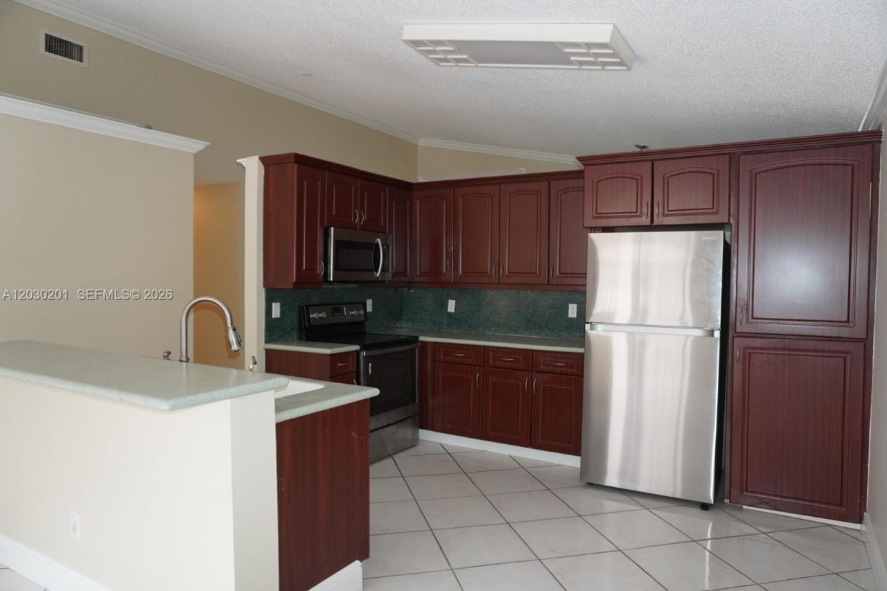 2010 NW 182nd Ter, Pembroke Pines, FL 33029 Photo