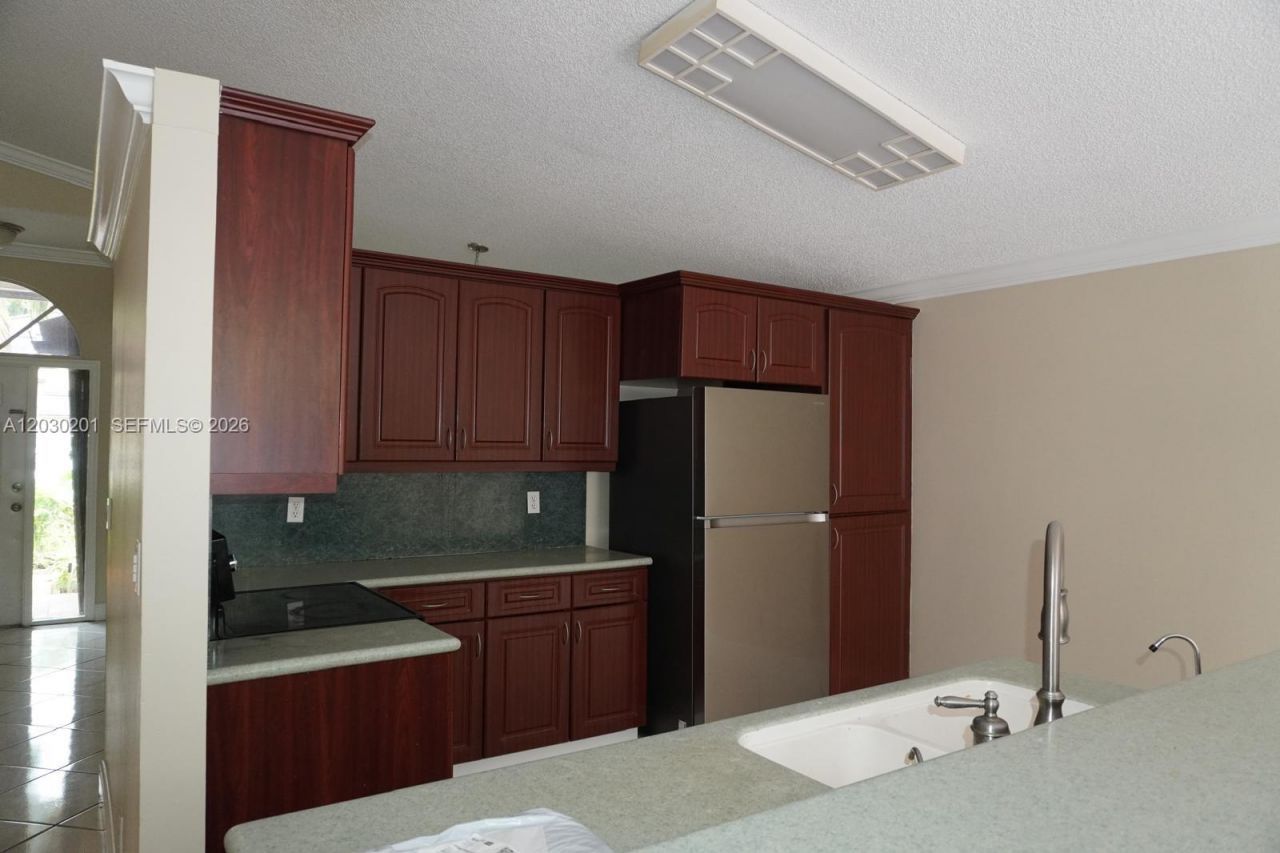 2010 NW 182nd Ter, Pembroke Pines, FL 33029 Photo