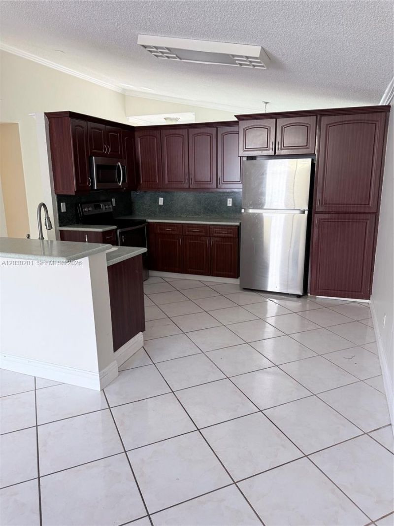 2010 NW 182nd Ter , Pembroke Pines, FL 33029 Photo