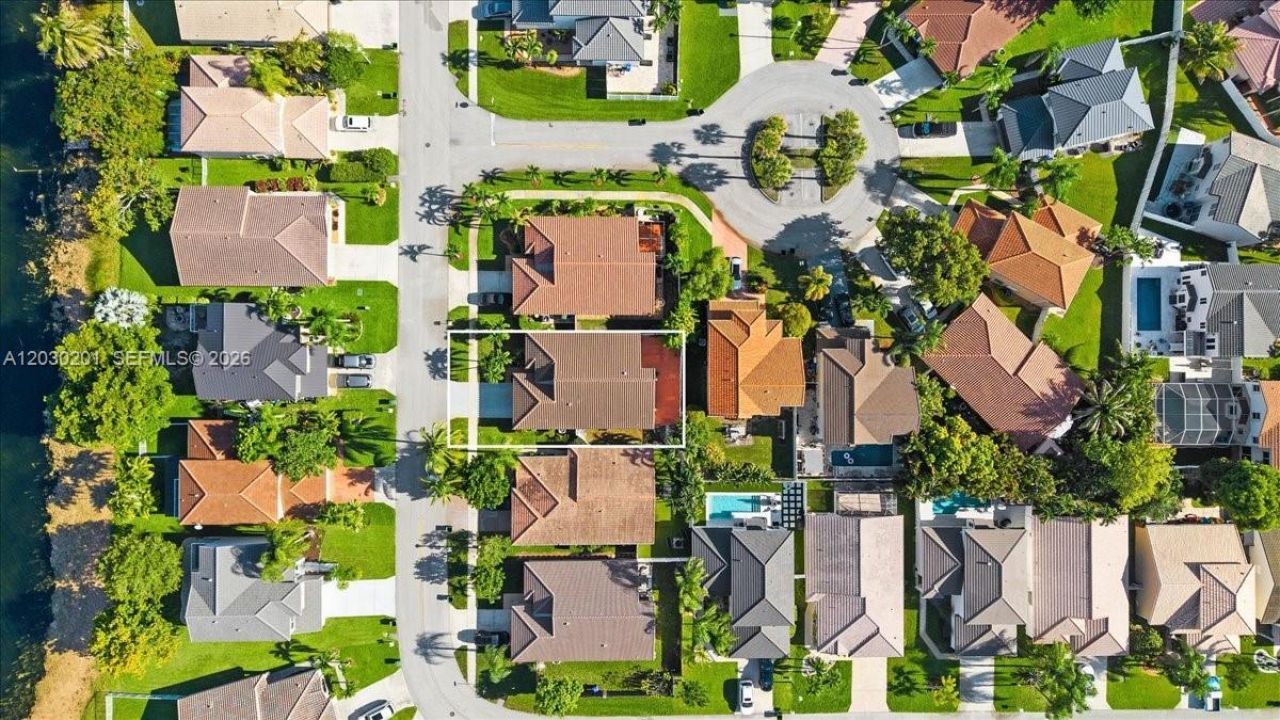 2010 NW 182nd Ter, Pembroke Pines, FL 33029 Photo