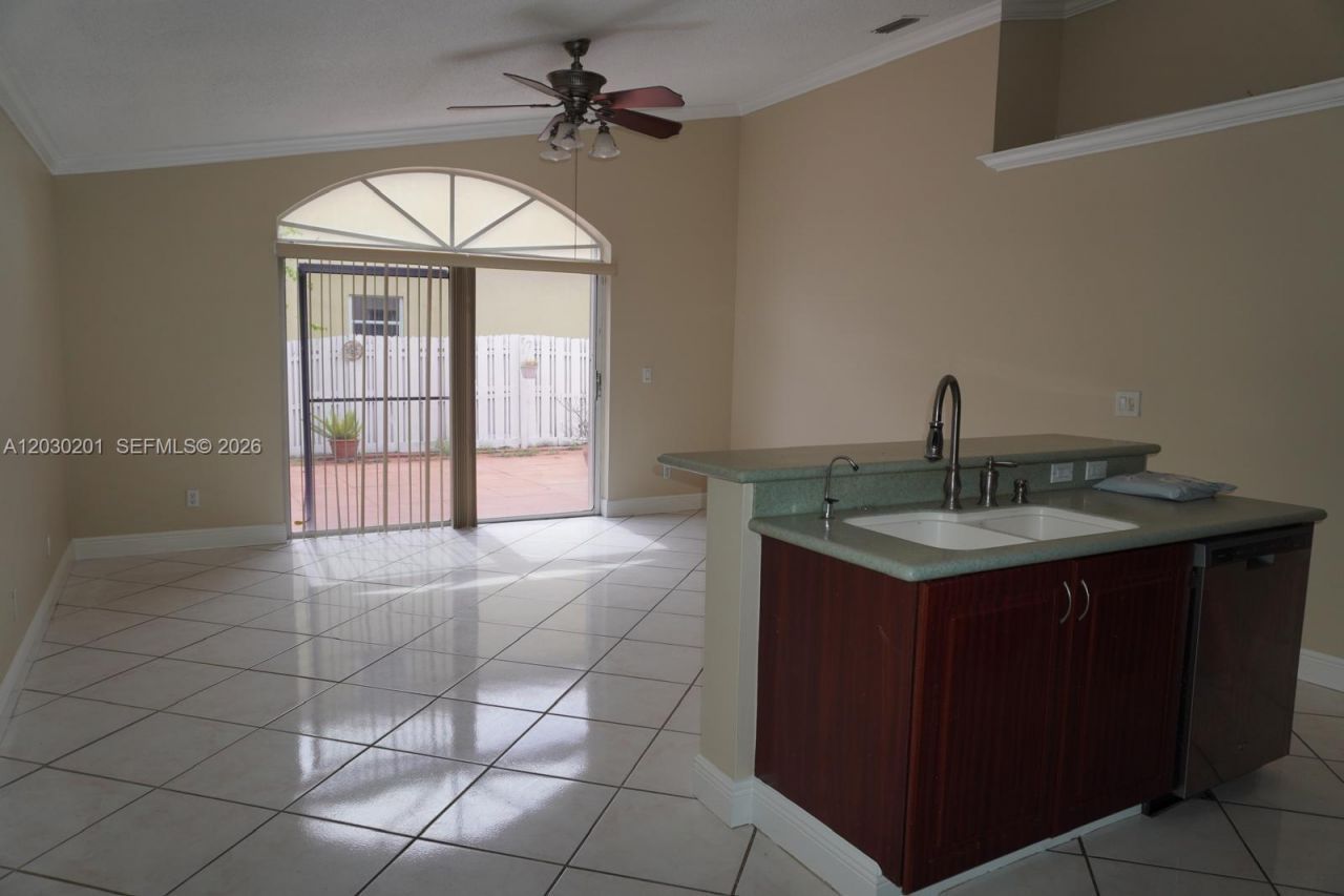 2010 NW 182nd Ter, Pembroke Pines, FL 33029 Photo