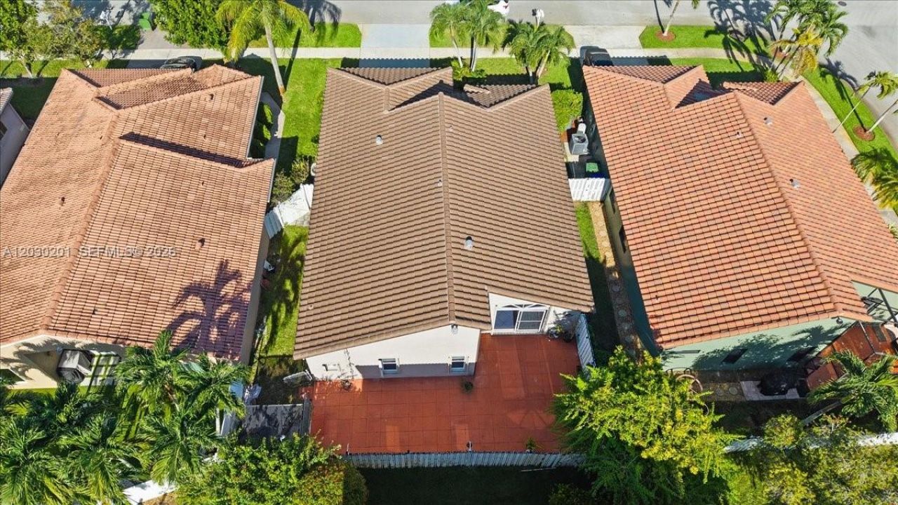 2010 NW 182nd Ter, Pembroke Pines, FL 33029 Photo