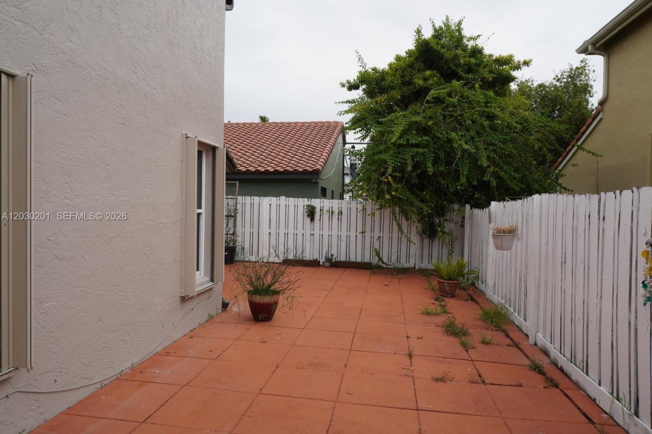 2010 NW 182nd Ter, Pembroke Pines, FL 33029 Photo