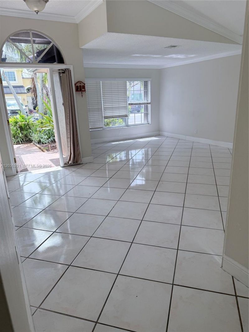 2010 NW 182nd Ter , Pembroke Pines, FL 33029 Photo