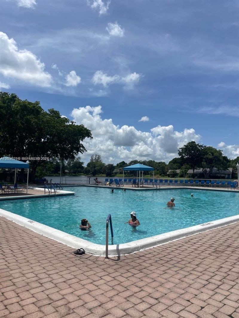 3670 Inverrary Dr , Unit 2M, Lauderhill, FL 33319 Photo