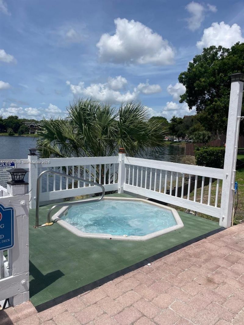 3670 Inverrary Dr , Unit 2M, Lauderhill, FL 33319 Photo