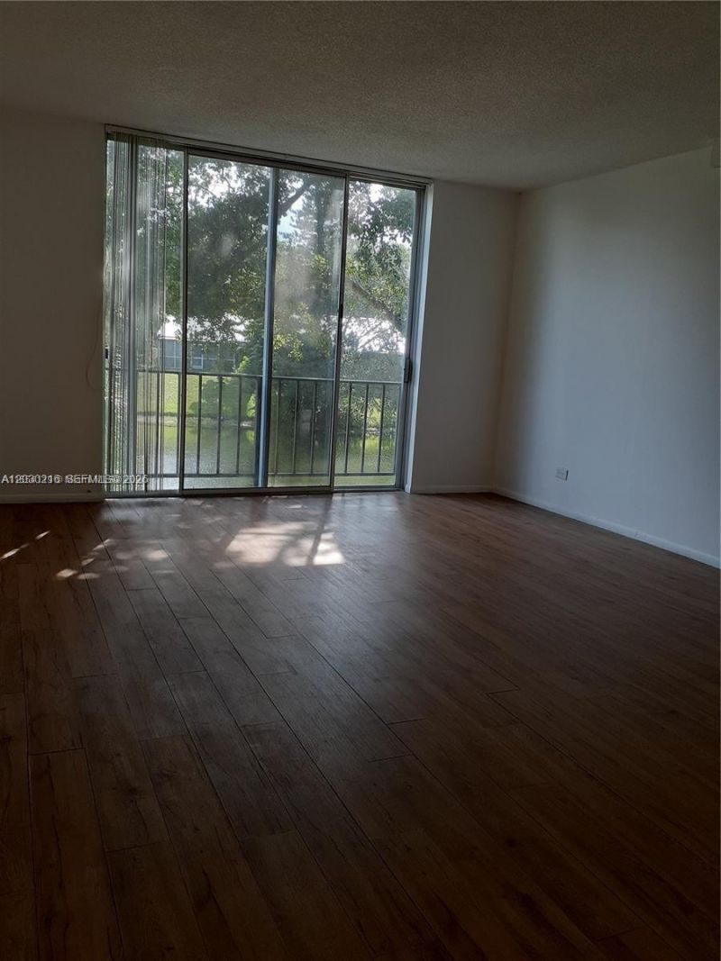 3670 Inverrary Dr , Unit 2M, Lauderhill, FL 33319 Photo