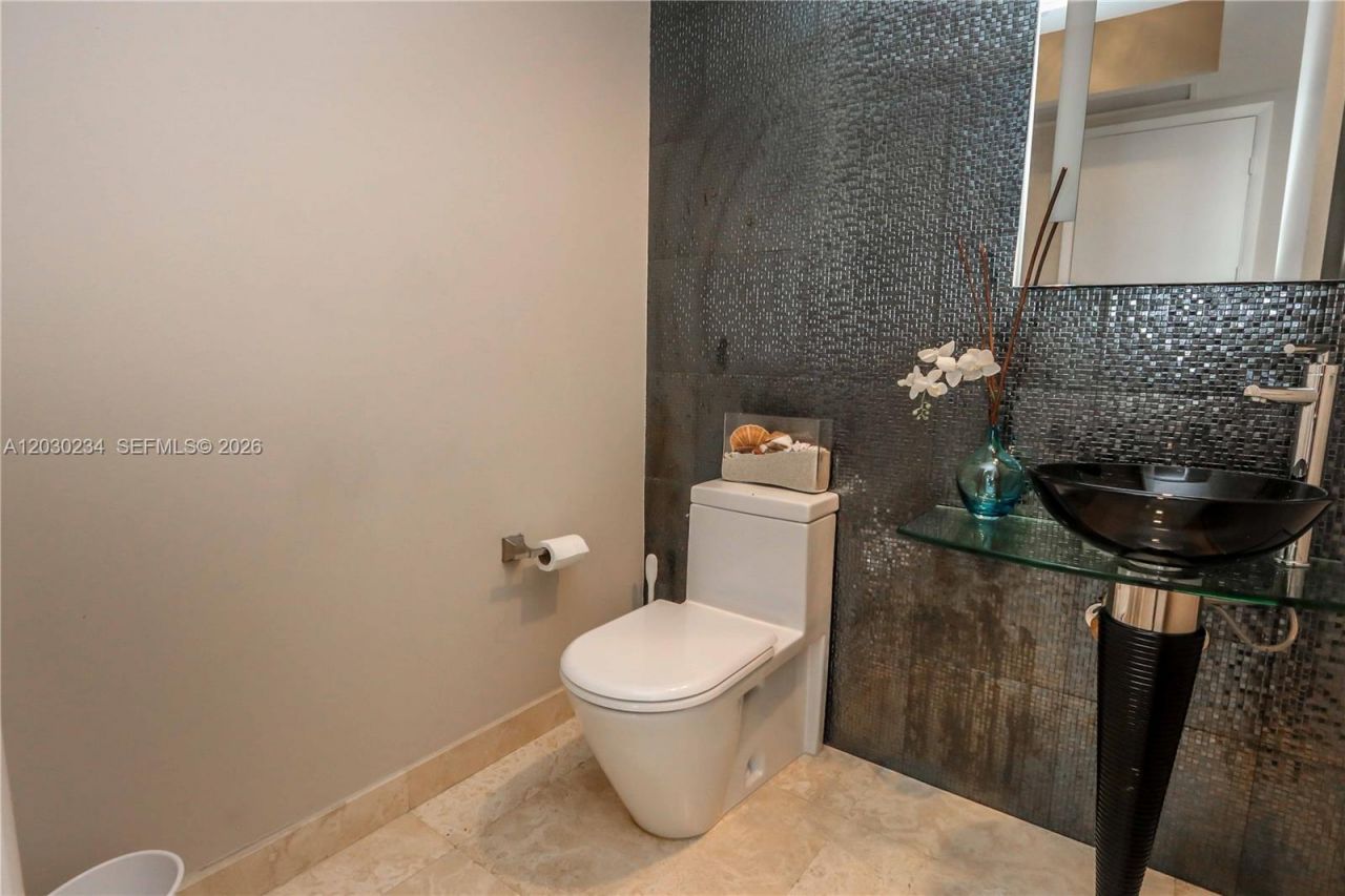 15901 Collins Ave , Unit 2004, Sunny Isles Beach, FL 33160 Photo