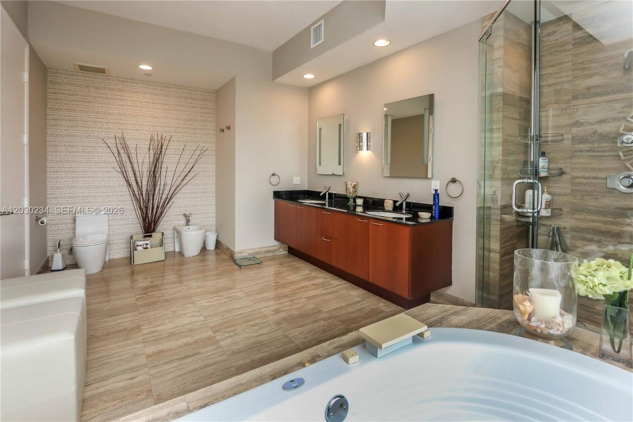 15901 Collins Ave , Unit 2004, Sunny Isles Beach, FL 33160 Photo