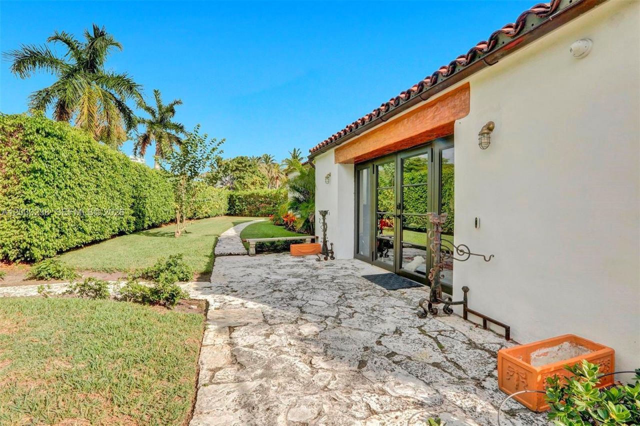 6350 Pinetree Dr , Miami Beach, FL 33141 Main Photo