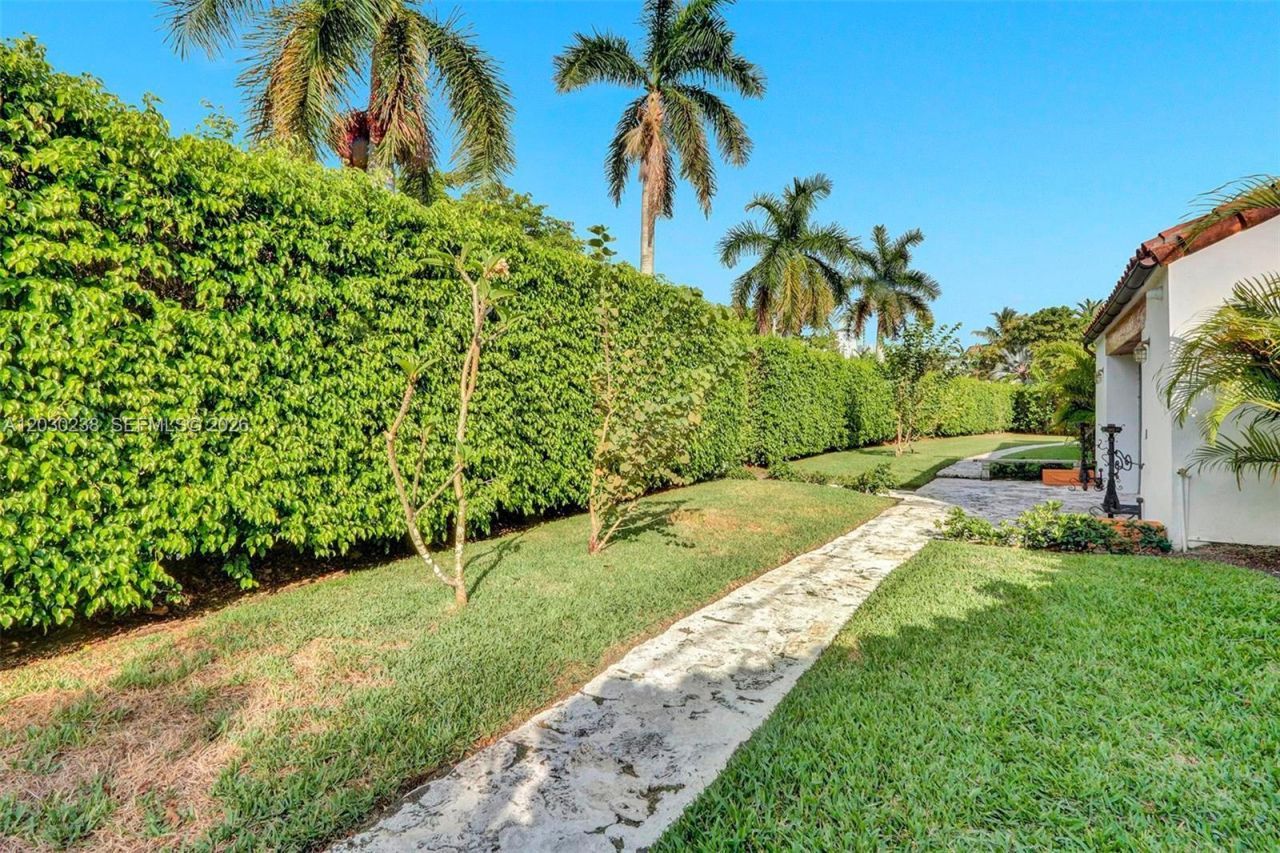 6350 Pinetree Dr , Miami Beach, FL 33141 Photo