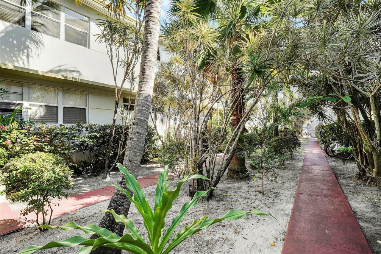 1275 Marseille Dr , Unit 42, Miami Beach, FL 33141 Photo