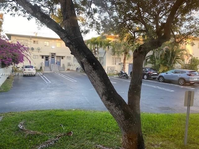 8320 Crespi Blvd, Unit 11, Miami Beach, FL 33141 Photo