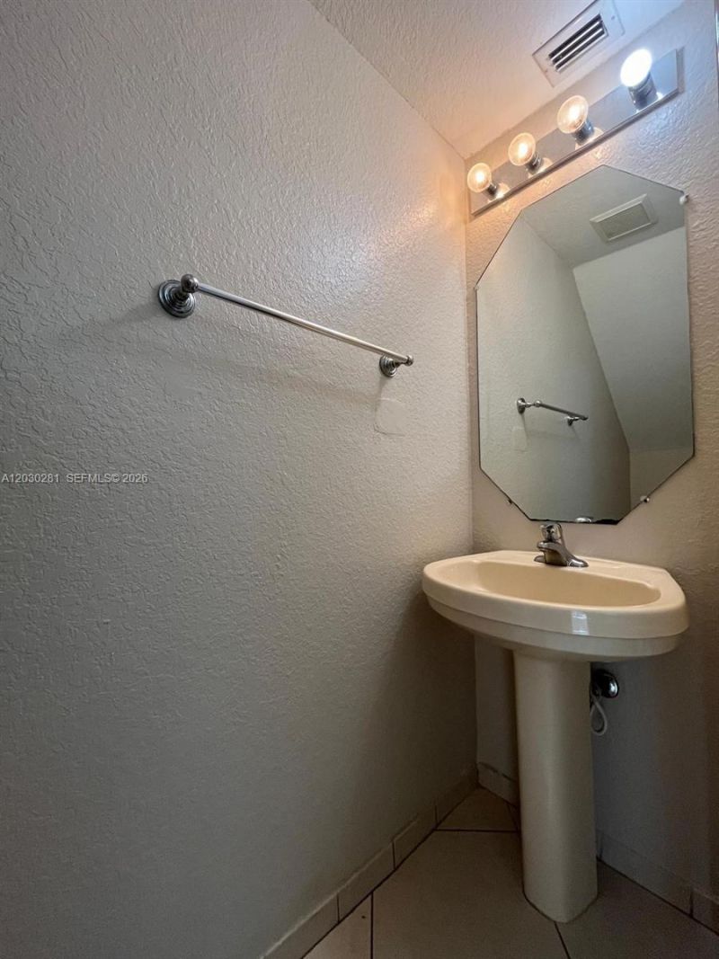 1932 Alamanda Way, Unit 1932, Riviera Beach, FL 33404 Photo