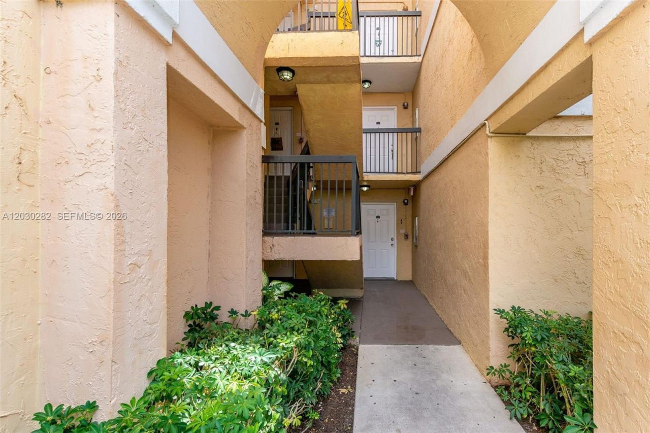5721 Riverside Dr, Unit 202B5, Coral Springs, FL 33067 Photo