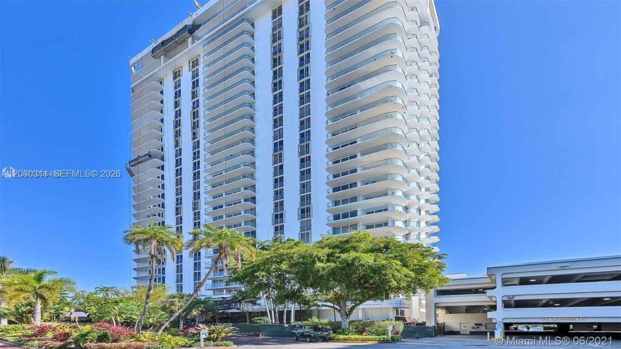 19707 Turnberry Way , Unit 16C, Aventura, FL 33180 Photo
