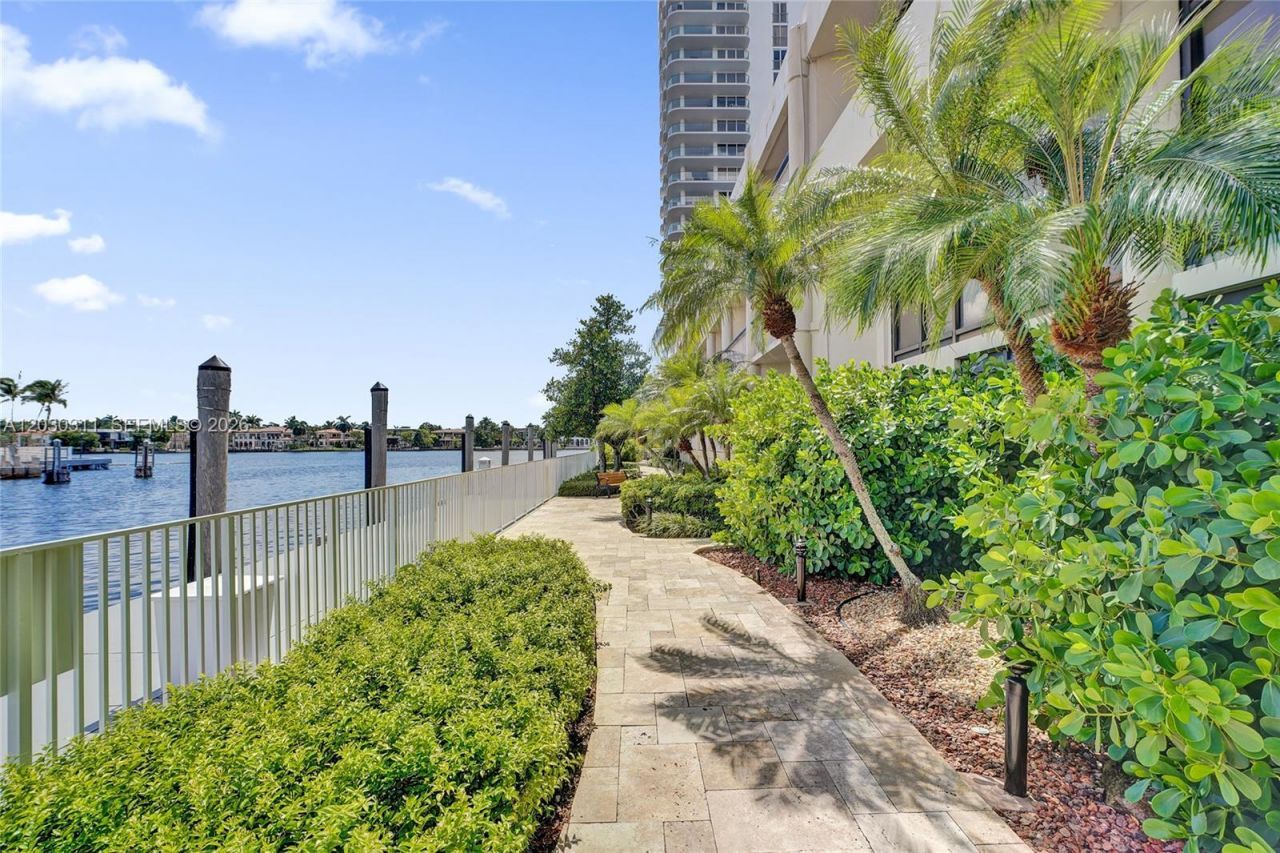 19707 Turnberry Way , Unit 16C, Aventura, FL 33180 Photo