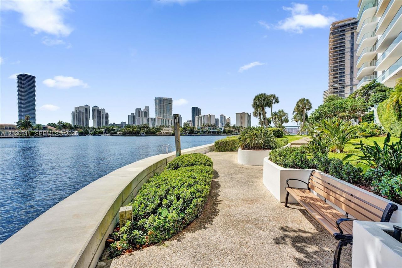 19707 Turnberry Way , Unit 16C, Aventura, FL 33180 Photo