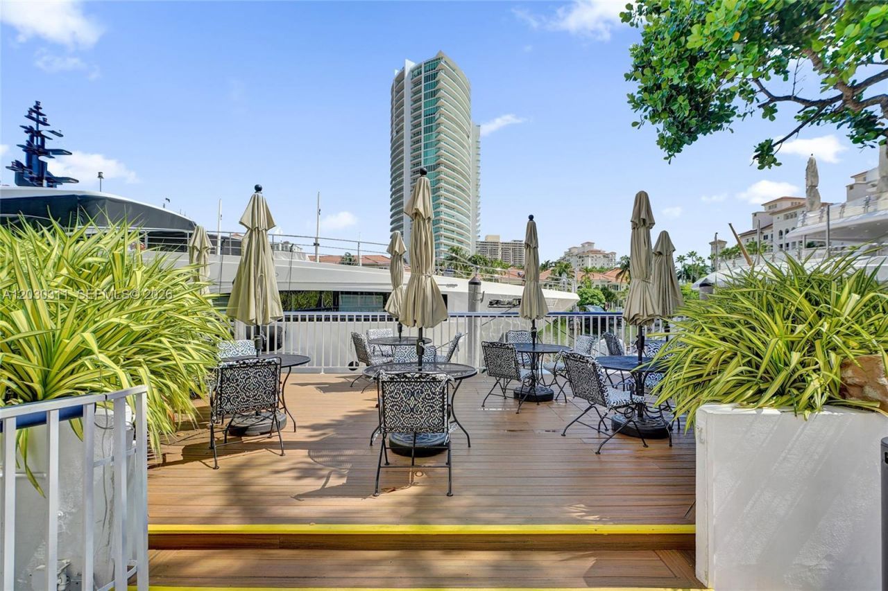 19707 Turnberry Way , Unit 16C, Aventura, FL 33180 Photo