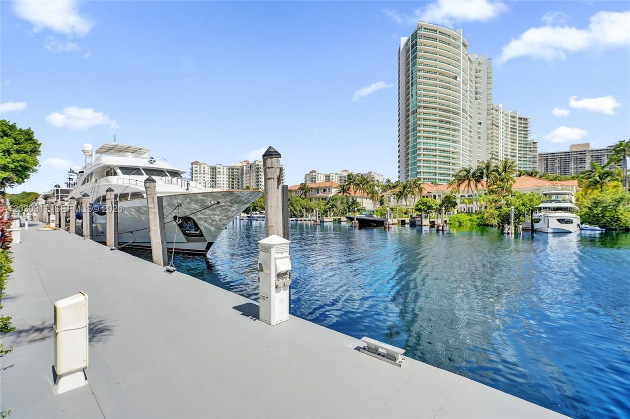 19707 Turnberry Way , Unit 16C, Aventura, FL 33180 Photo
